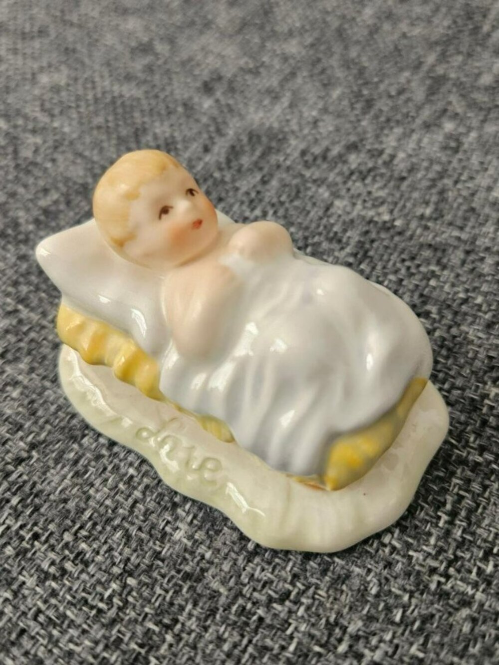 Goebel W Germany Vintage 80s Baby Jesus Manger Bed Porcelain Figurine Nativity